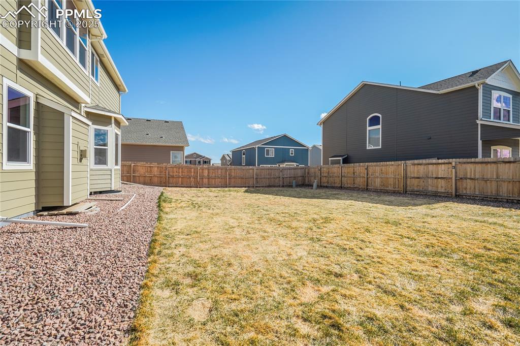 Image 45 of 46: Yard