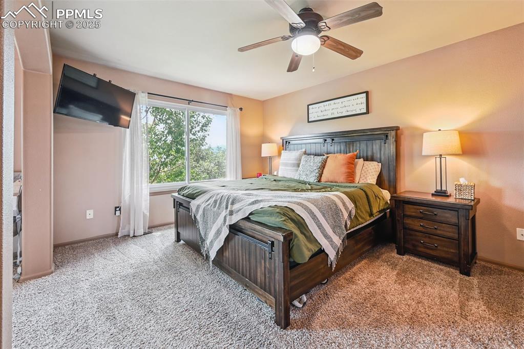 Image 11 of 39: Bedroom
