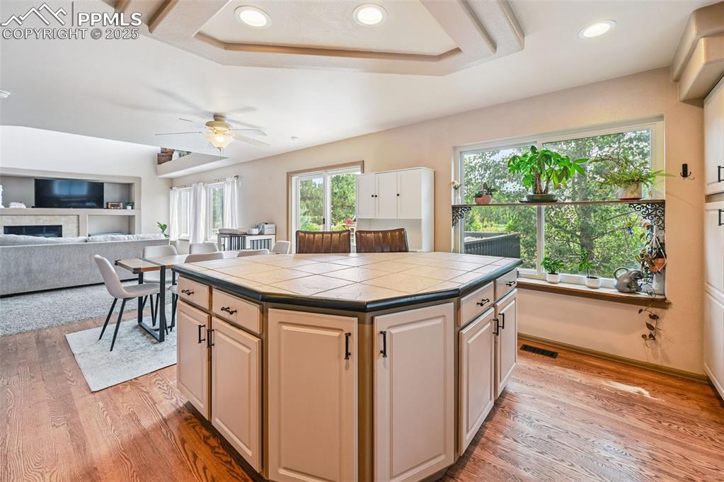 Image 12 of 39: Kitchen