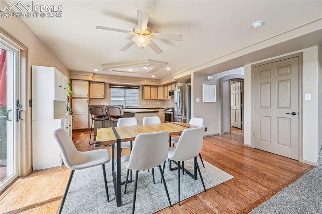 Image 8 of 39: Dining Area