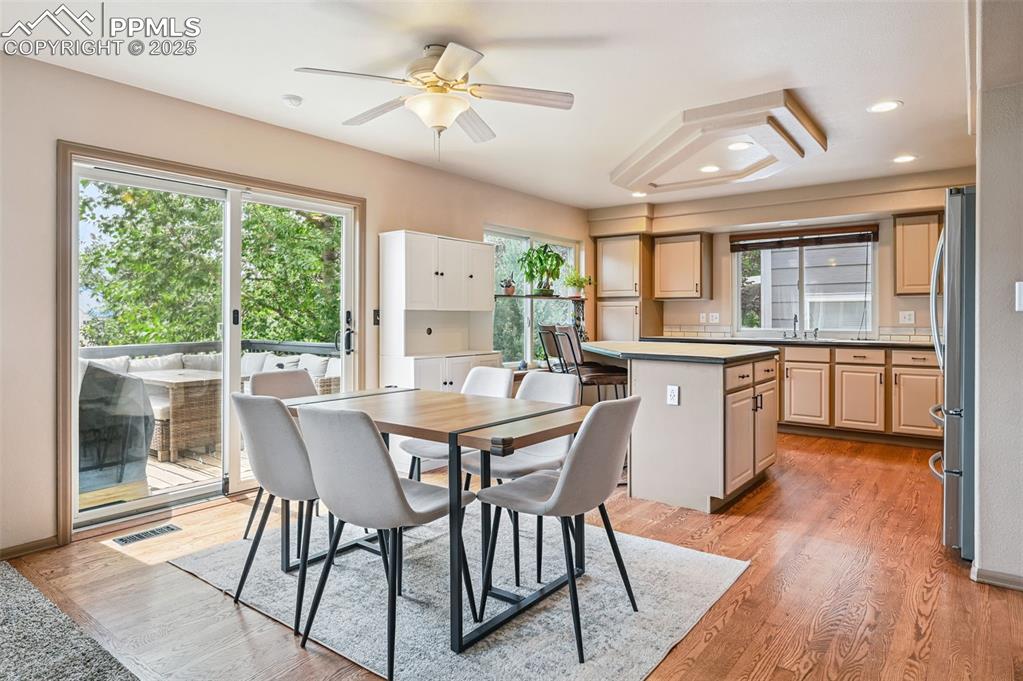 Image 9 of 39: Dining Area