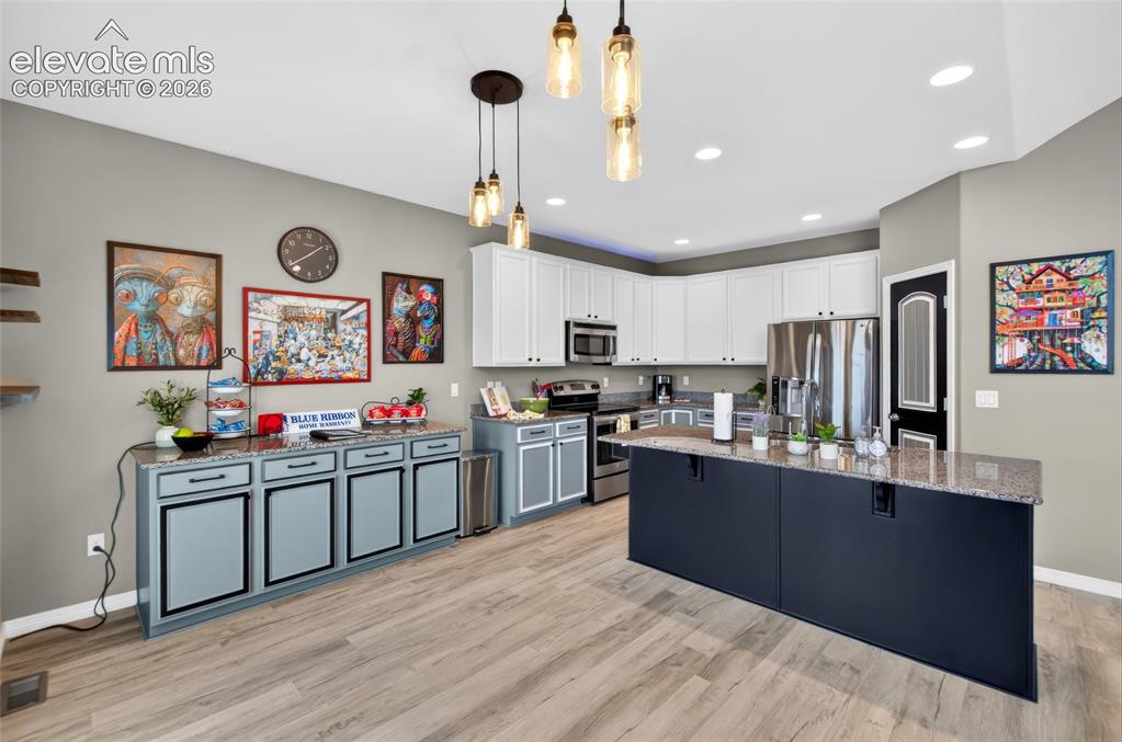Image 10 of 49: Kitchen
