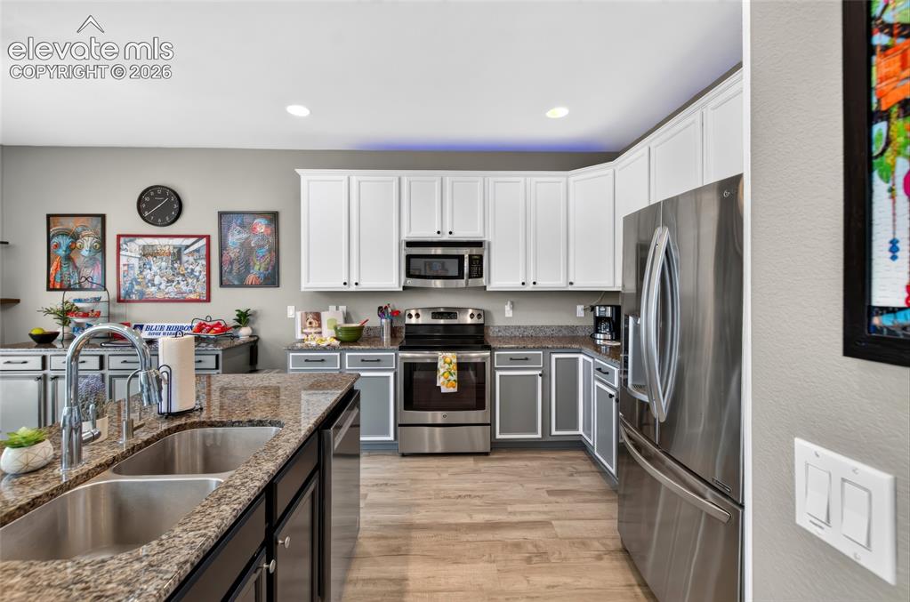 Image 11 of 49: Kitchen