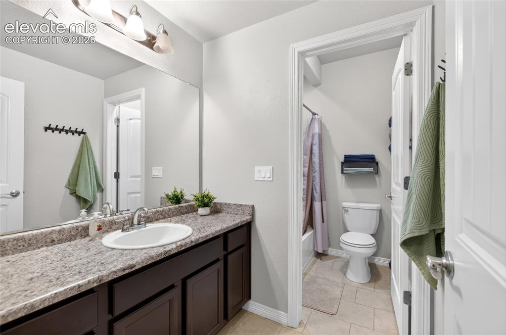 Image 34 of 49: Bathroom