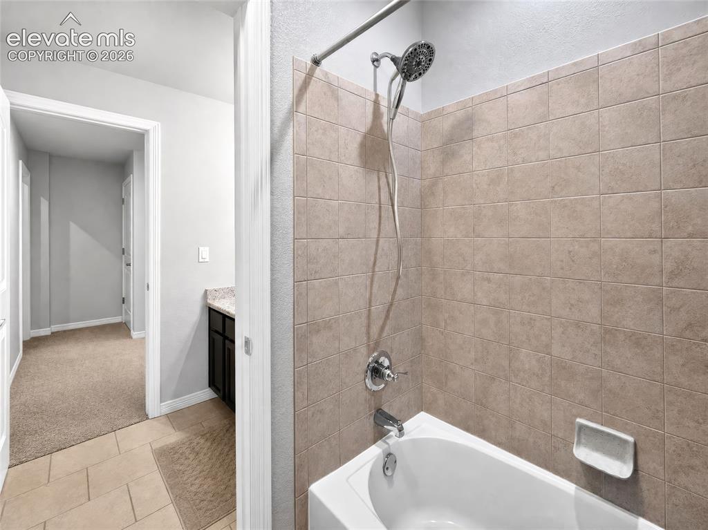 Image 35 of 49: Bathroom