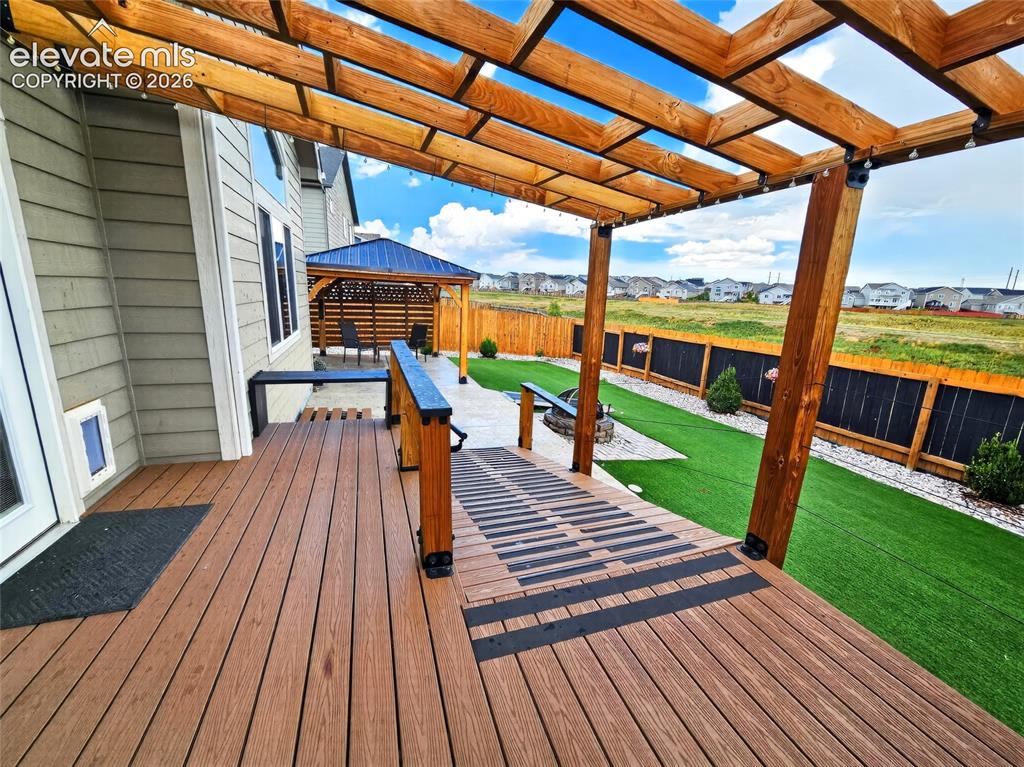 Image 42 of 49: Deck