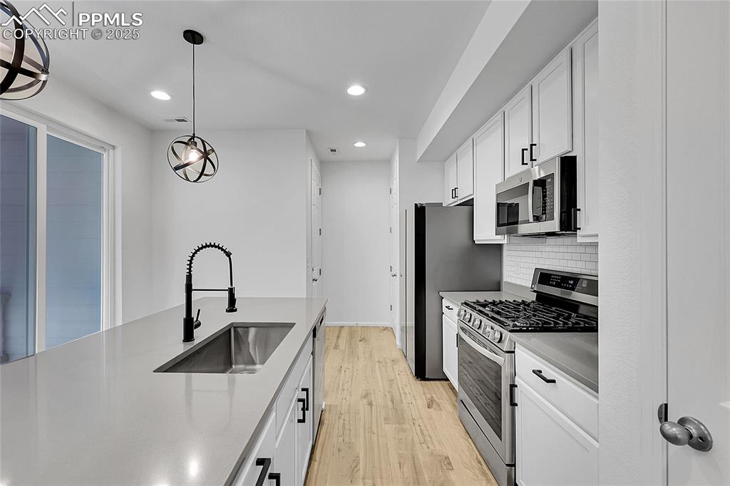 Image 6 of 21: Kitchen