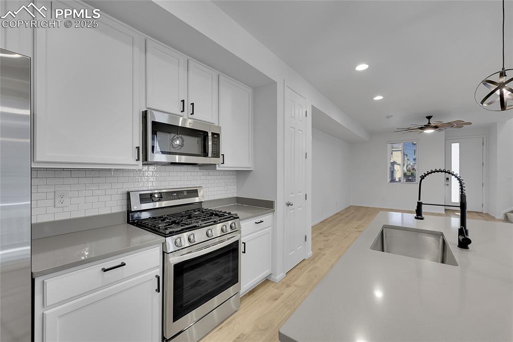 Image 8 of 21: Kitchen