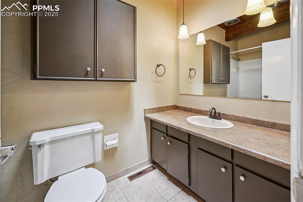 Image 26 of 44: Full bath