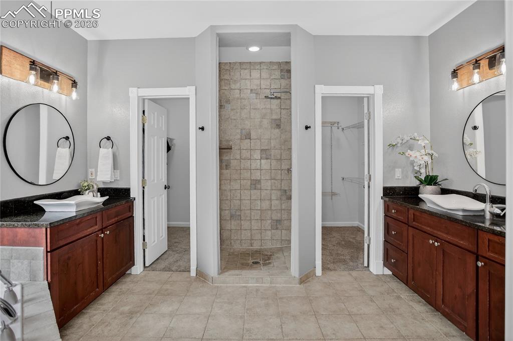 Image 15 of 35: 5-piece primary bath with separate vanities