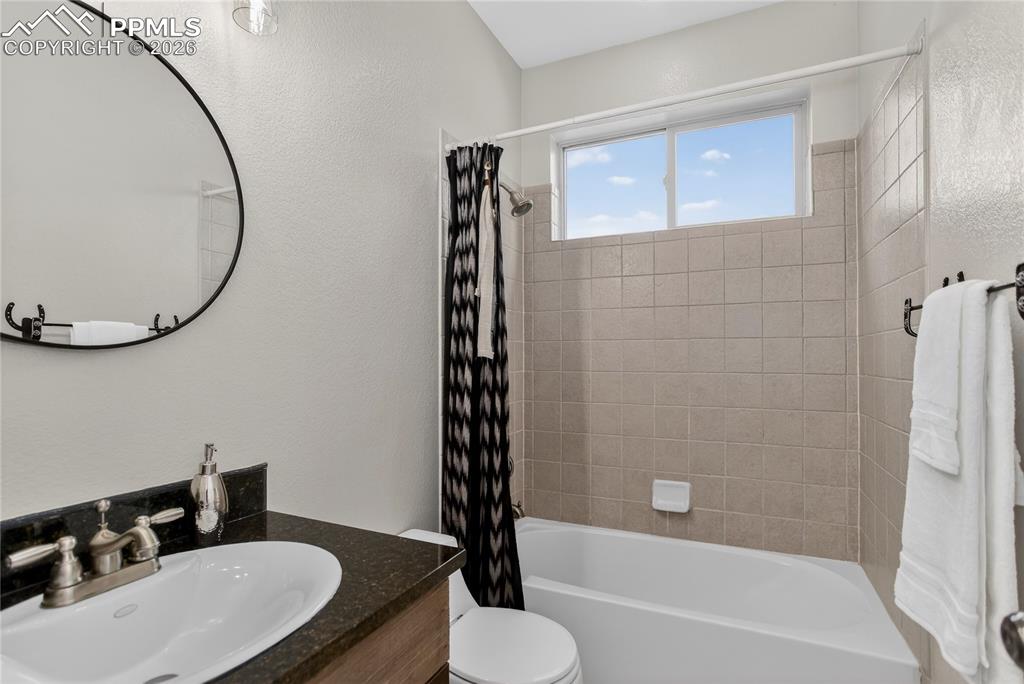 Image 19 of 35: Full guest bath - main level