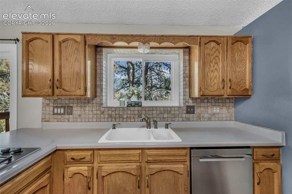 Image 11 of 46: Living Room