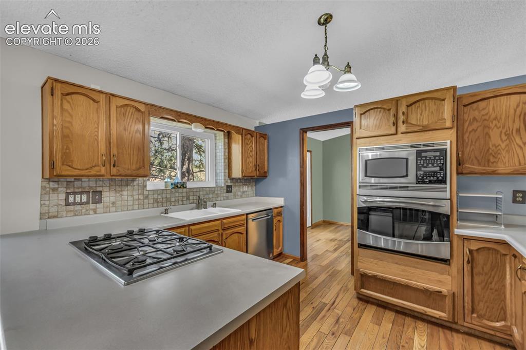 Image 12 of 46: Kitchen