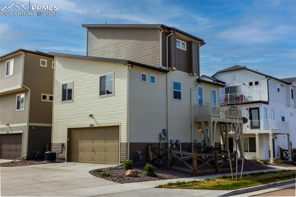 Image 6 of 12: Back of Structure