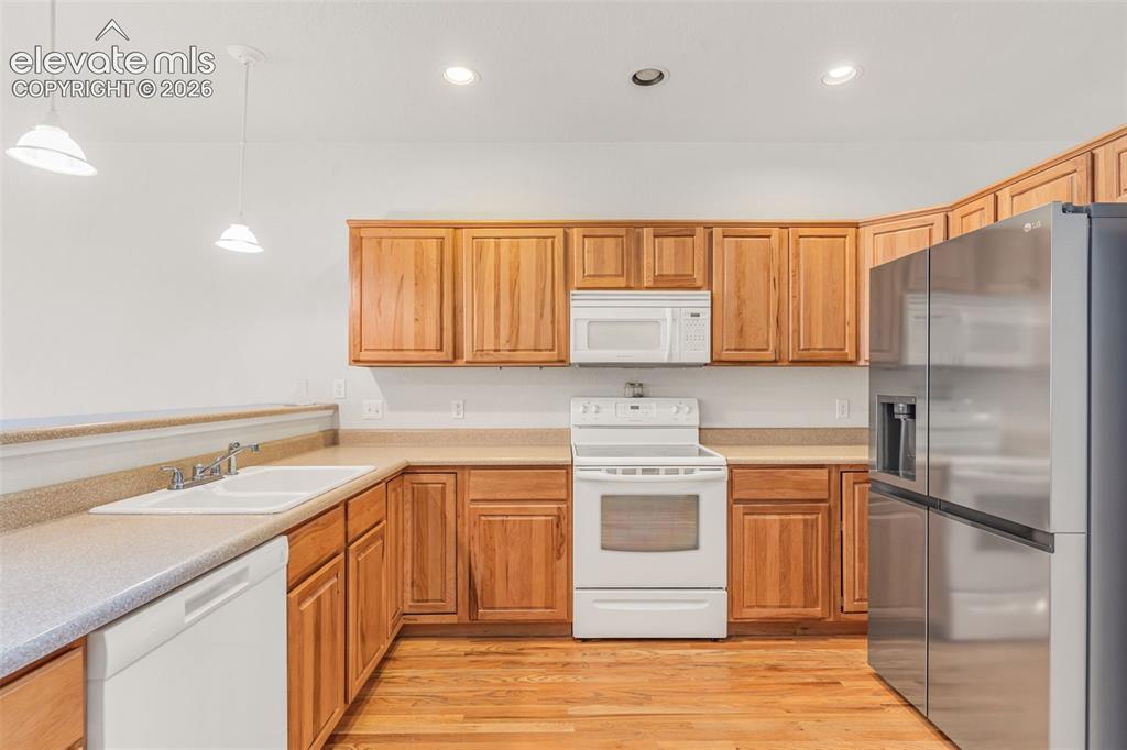 Image 5 of 26: Kitchen