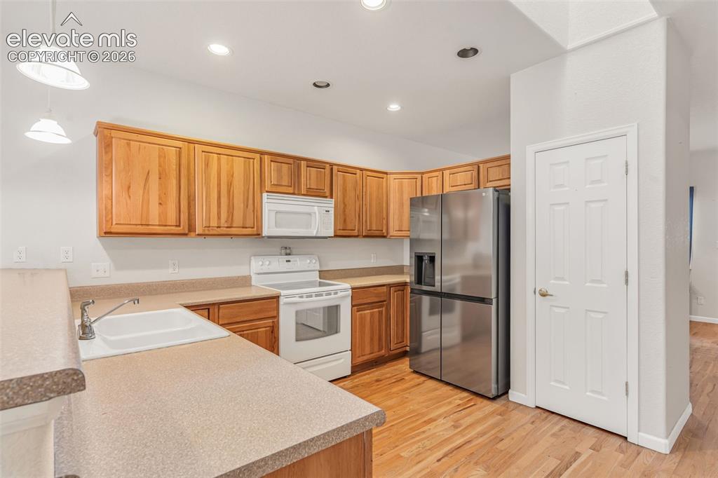 Image 6 of 26: Kitchen