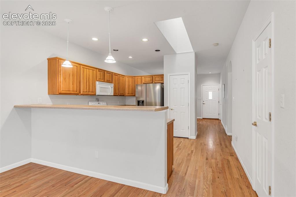 Image 8 of 26: Kitchen