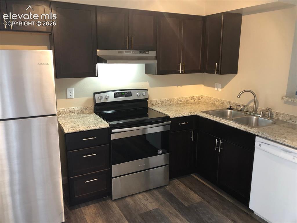 Image 3 of 14: Kitchen