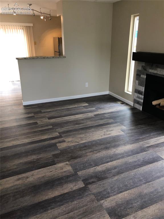Image 5 of 14: Living Room