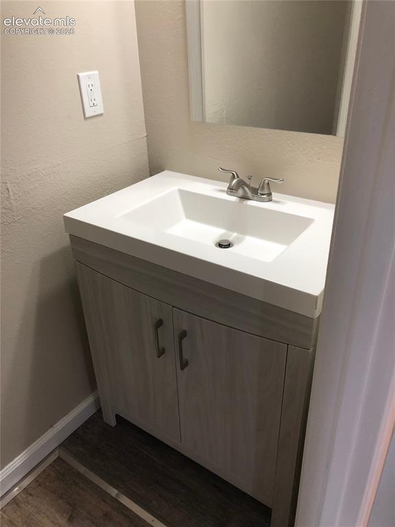 Image 7 of 14: Bathroom