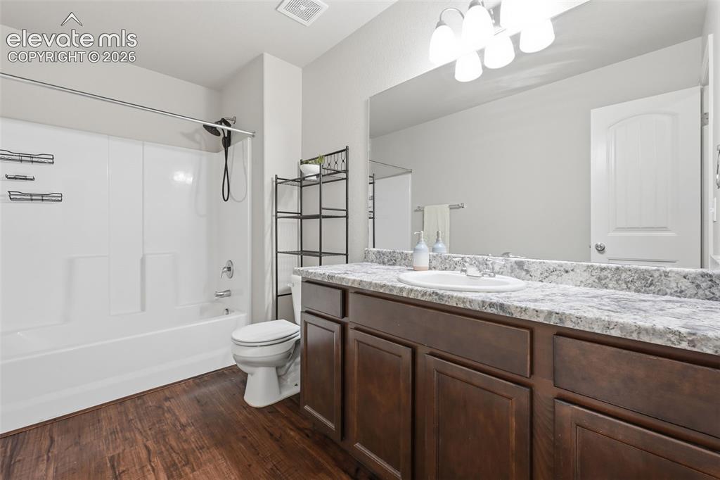 Image 17 of 29: Full bath in upper level hallway