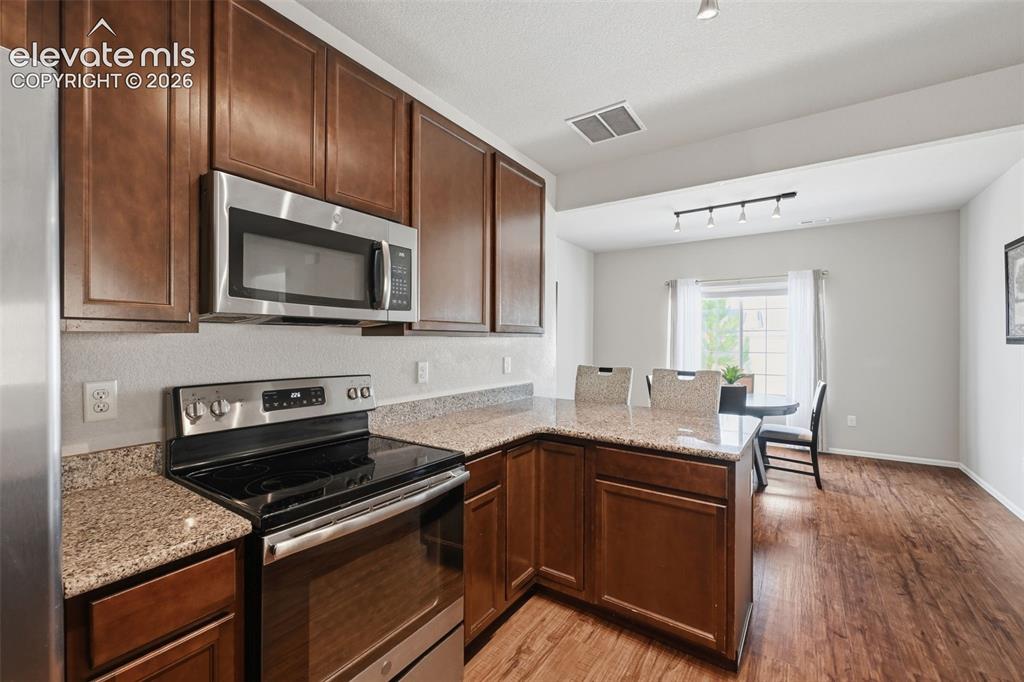 Image 4 of 29: Kitchen with Granite Countertops