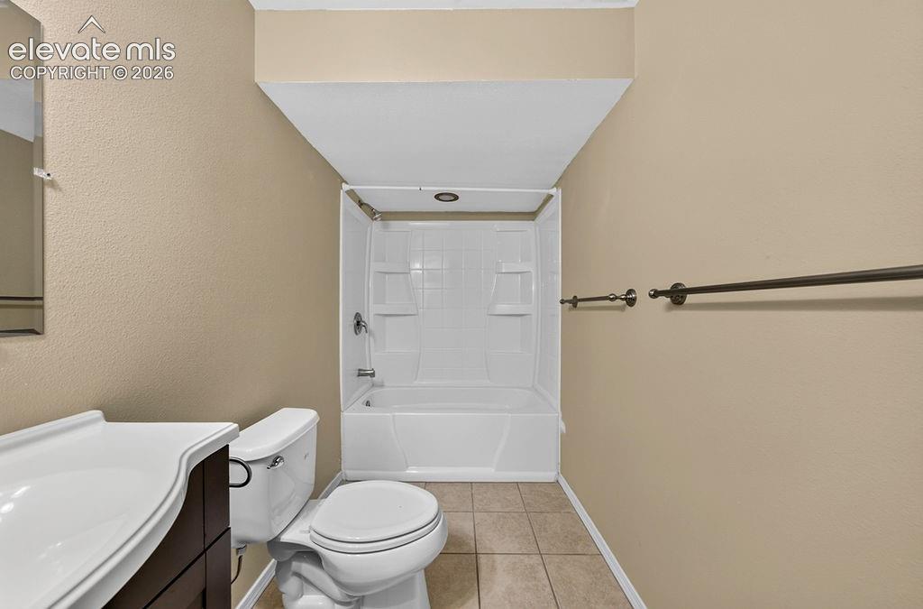 Image 41 of 50: Bathroom