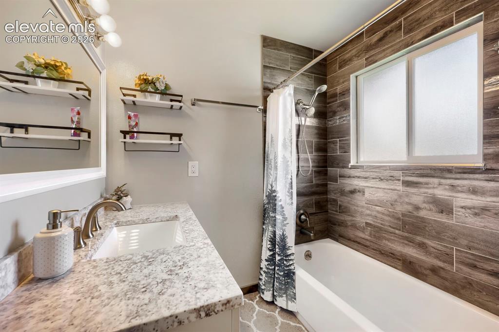Image 15 of 25: Bathroom
