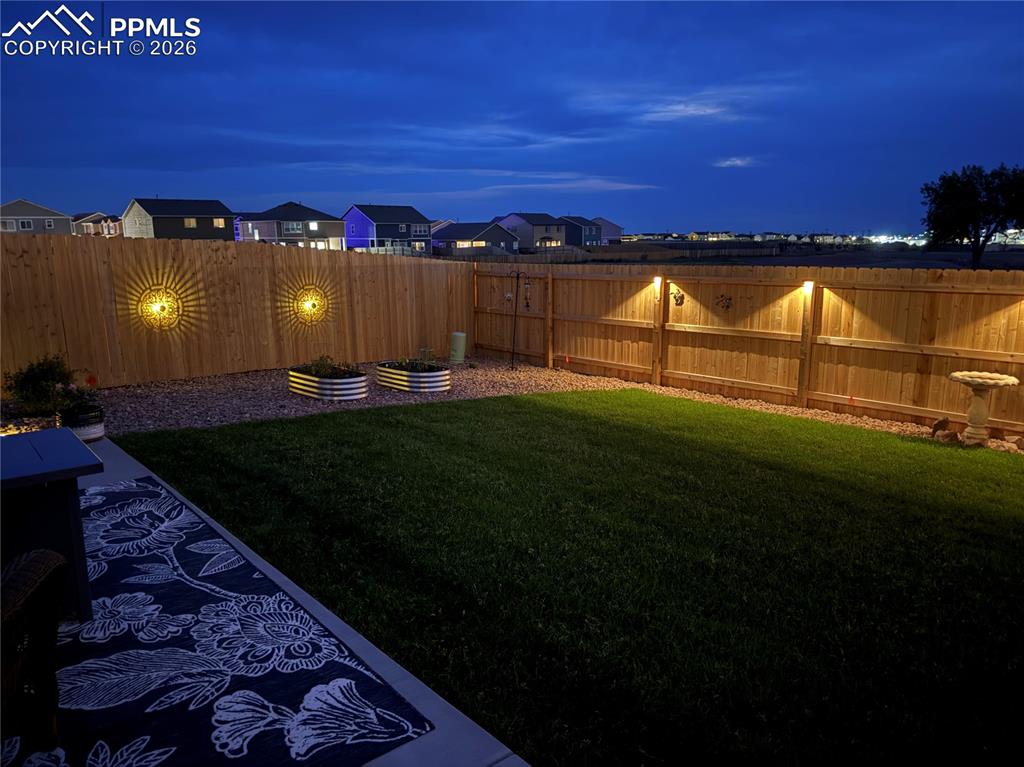 Image 40 of 47: Yard