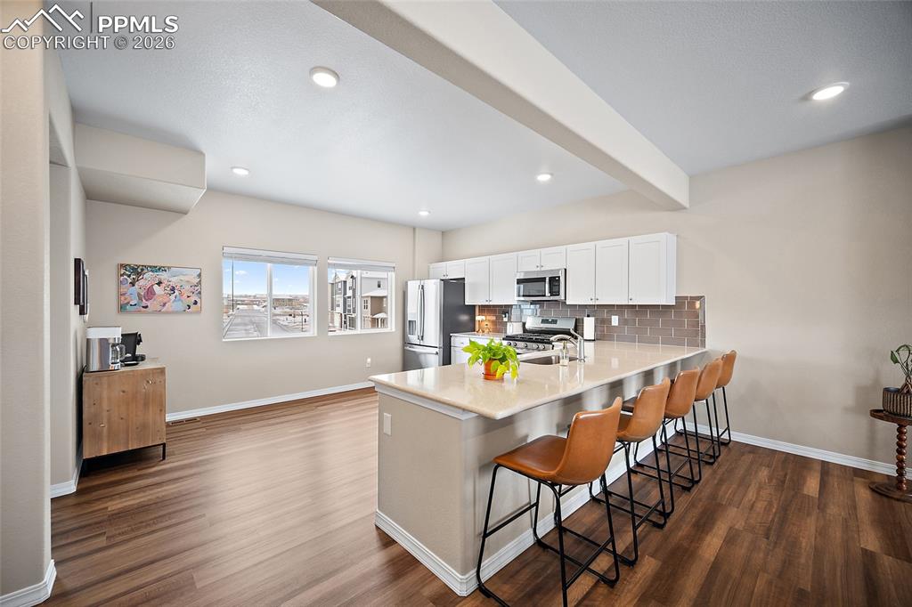 Image 7 of 47: Kitchen