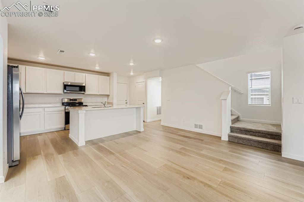 Image 6 of 12: Kitchen