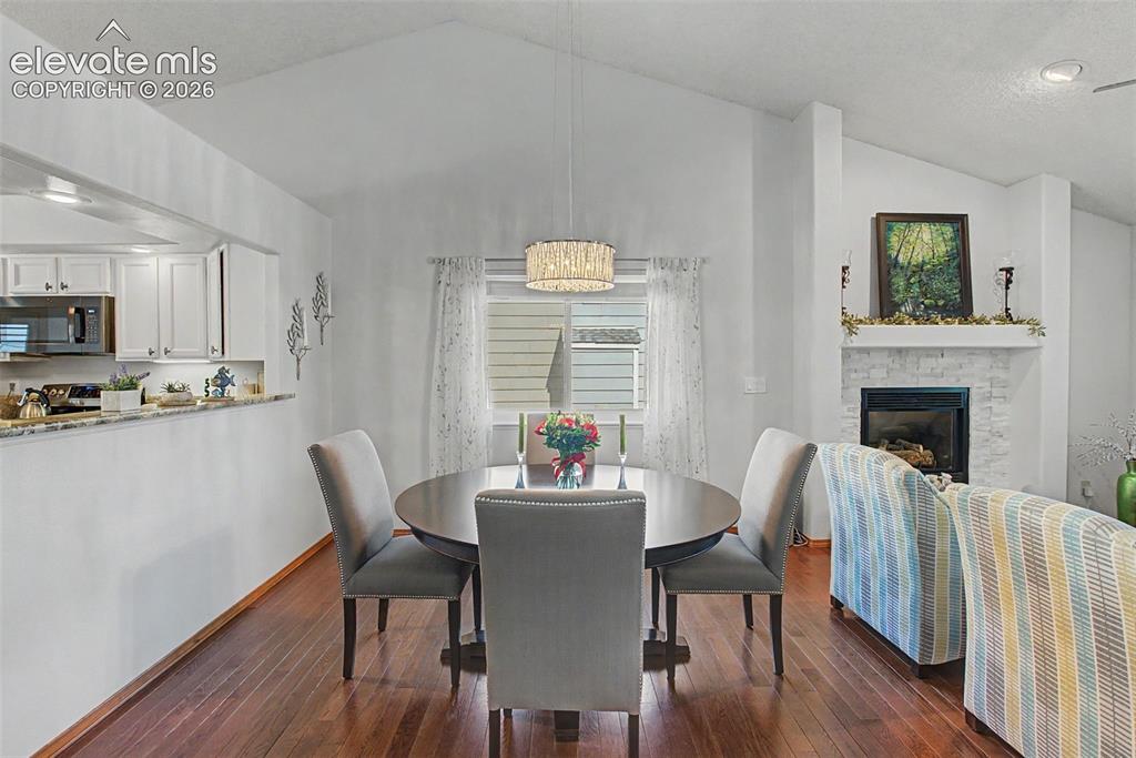 Image 10 of 36: Dining Area