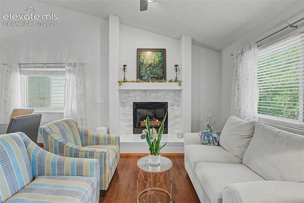 Image 11 of 36: Living Room