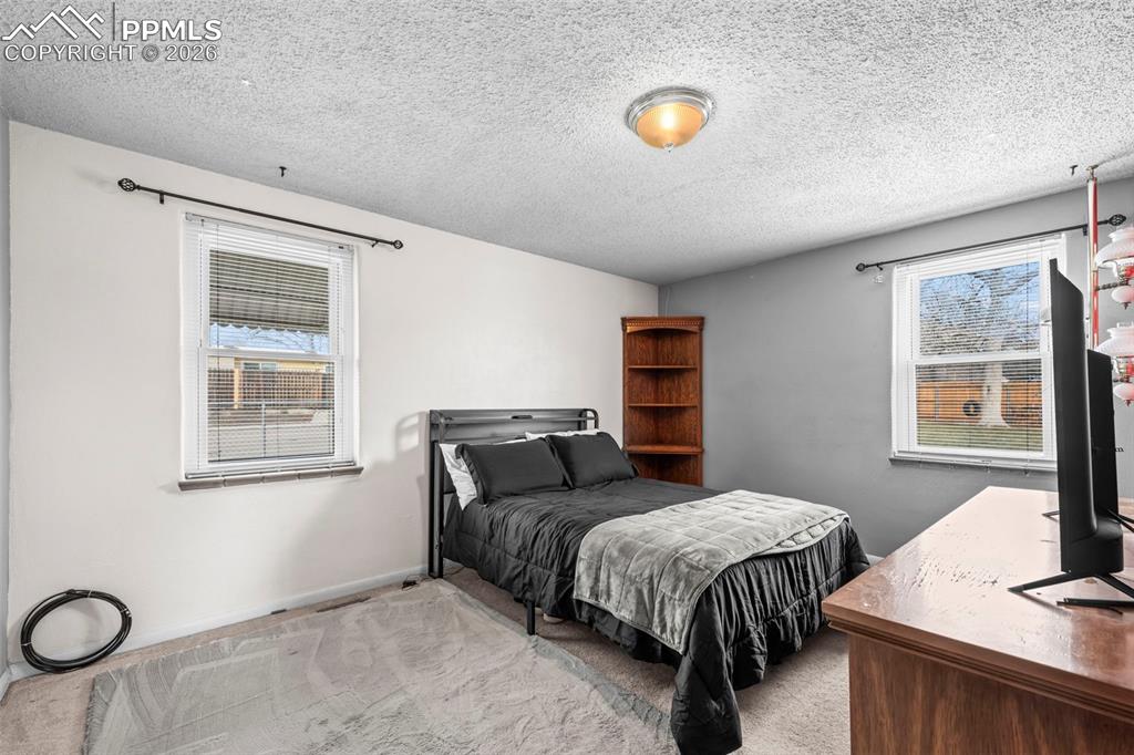 Image 5 of 21: Bedroom