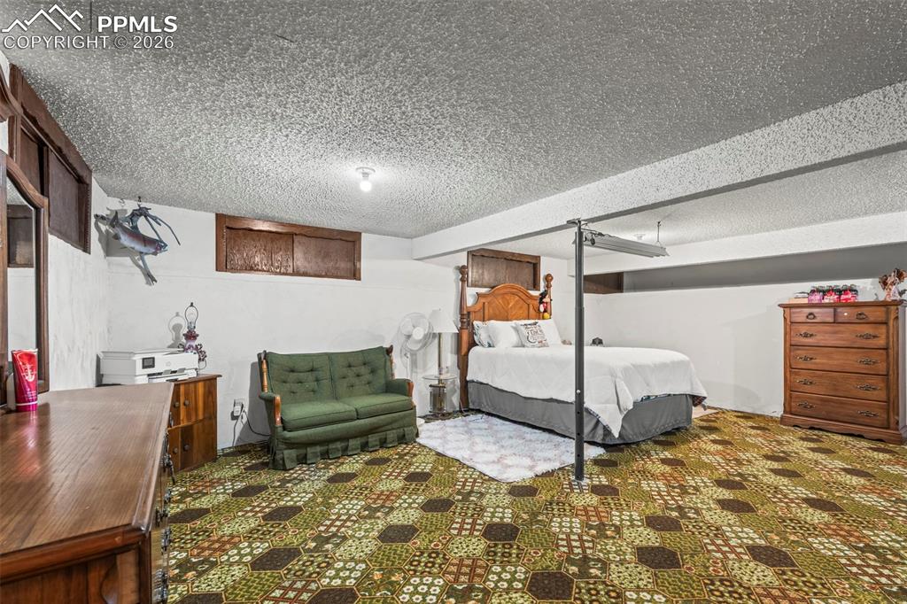 Image 8 of 21: Bedroom