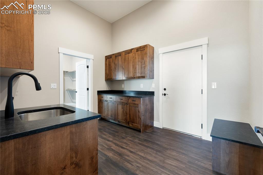 Image 21 of 42: Laundry & Mud Room