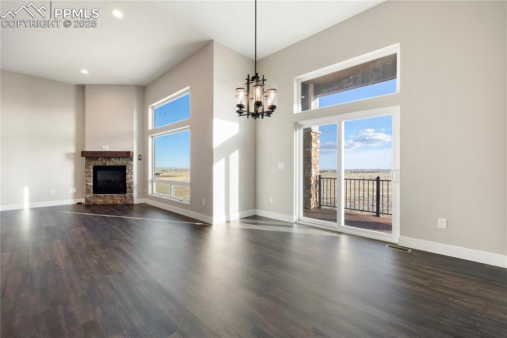 Image 9 of 42: Dining Area