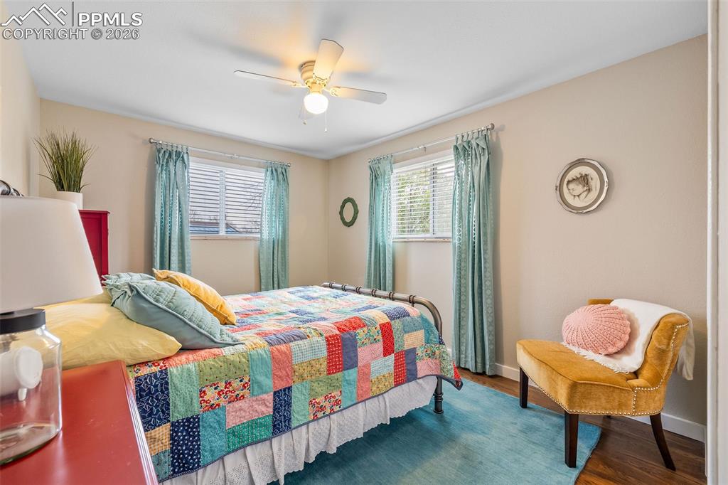 Image 16 of 40: Bedroom