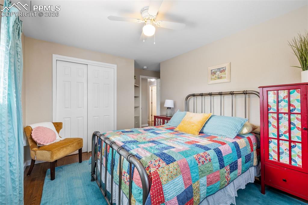 Image 17 of 40: Bedroom