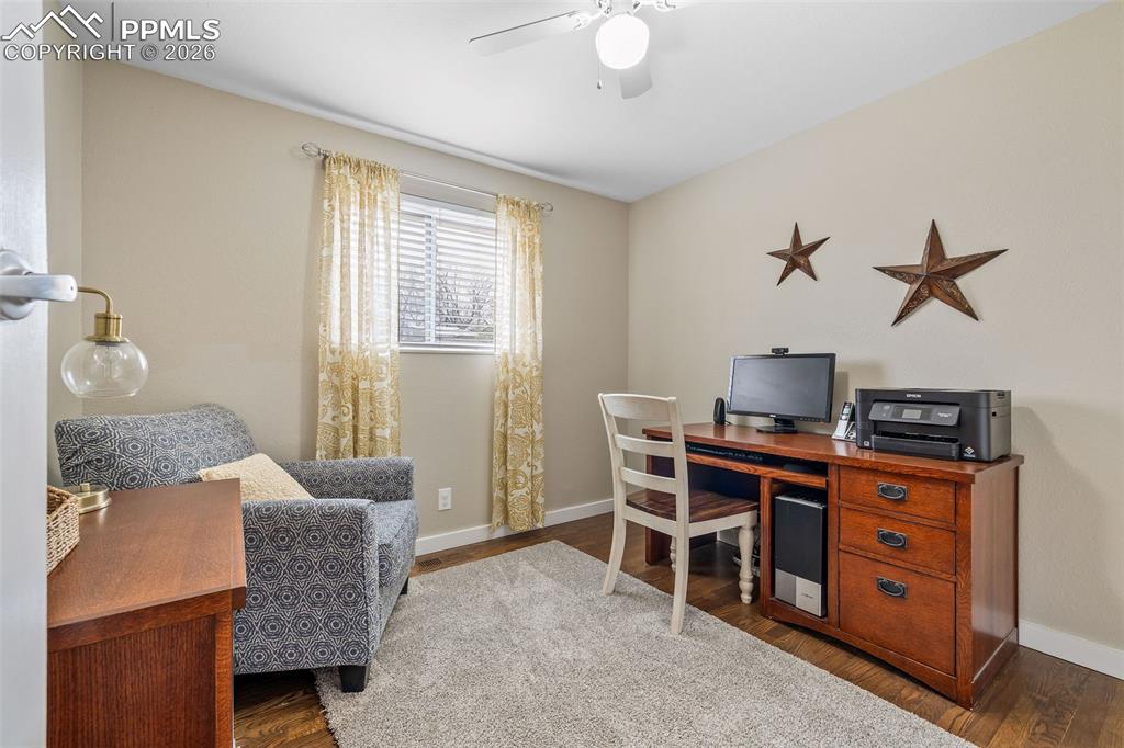 Image 18 of 40: Bedroom