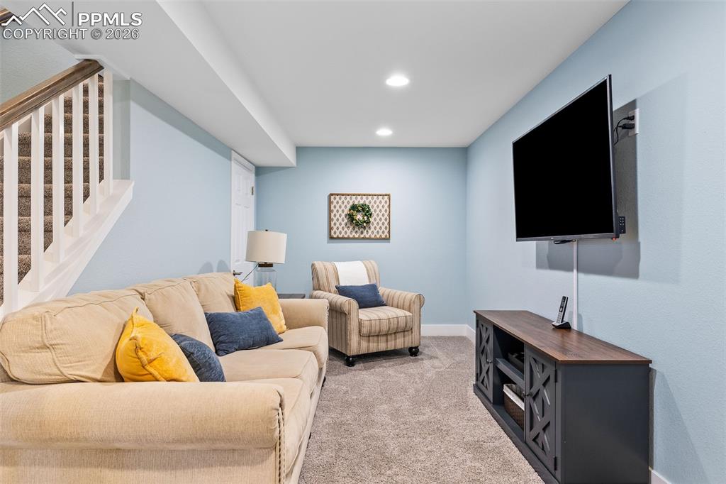 Image 21 of 40: Family Room