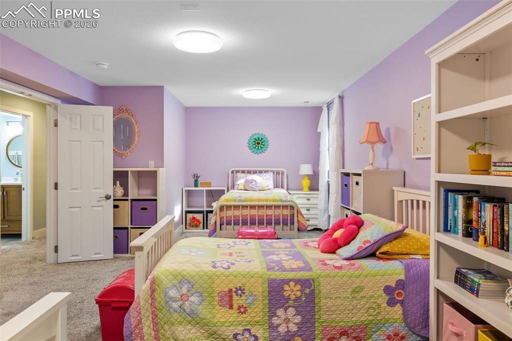 Image 26 of 40: Bedroom