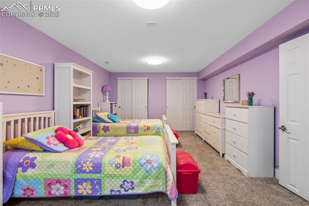 Image 27 of 40: Bedroom