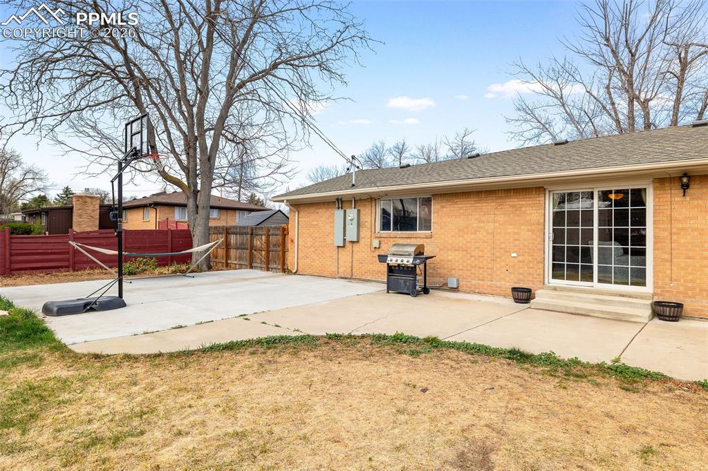 Image 33 of 40: Back of Structure