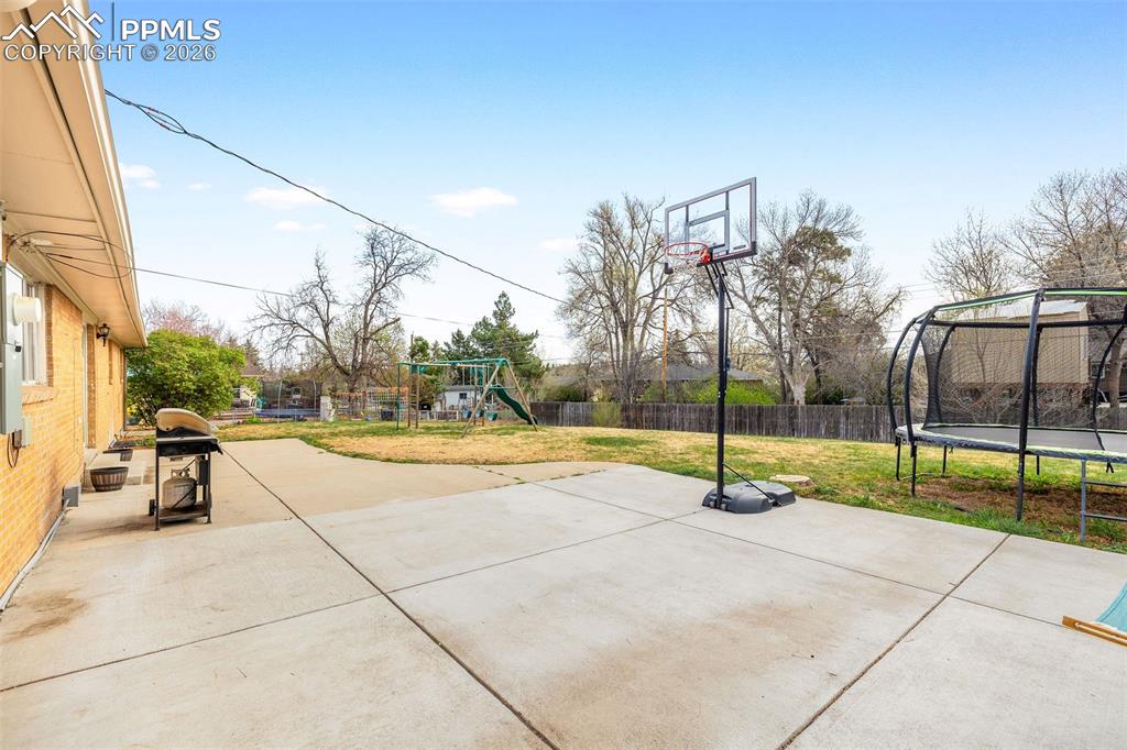 Image 34 of 40: Patio