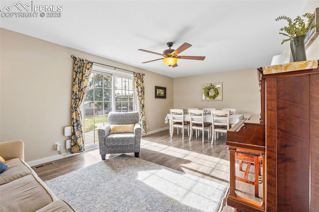 Image 5 of 40: Living Room