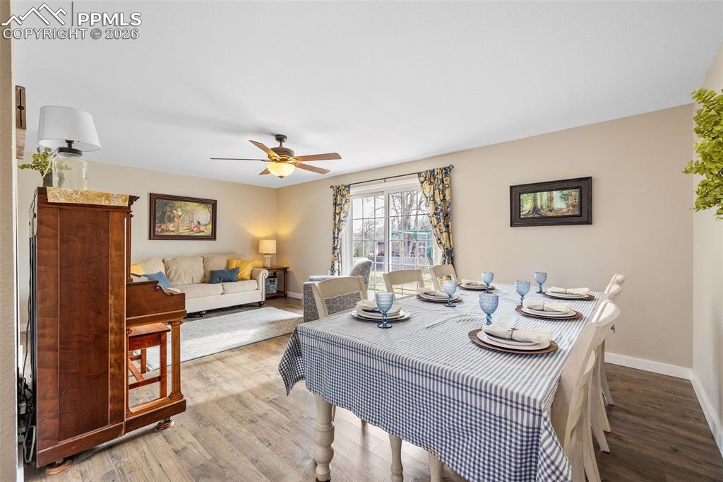 Image 8 of 40: Dining Area