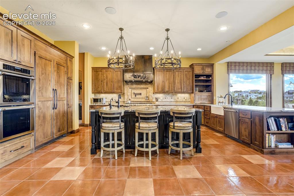 Image 11 of 50: Kitchen