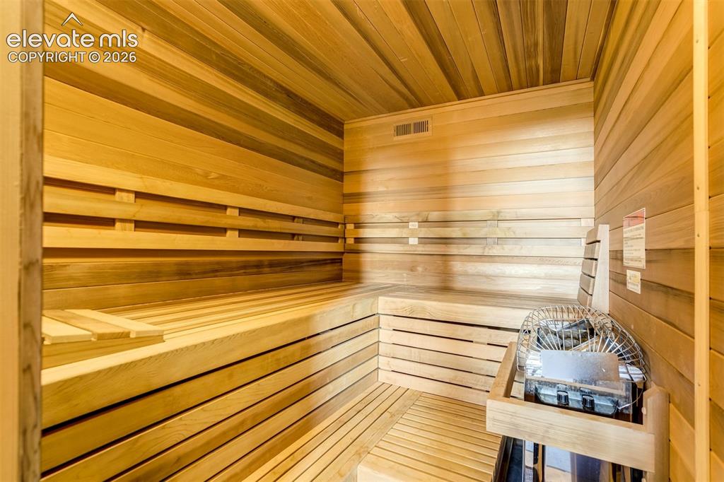 Image 42 of 50: Sauna