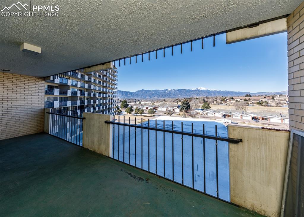 Image 28 of 45: Balcony